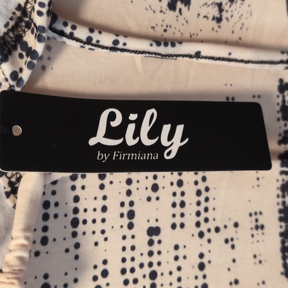 NWT....Lily hoodie - Picture 4 of 11